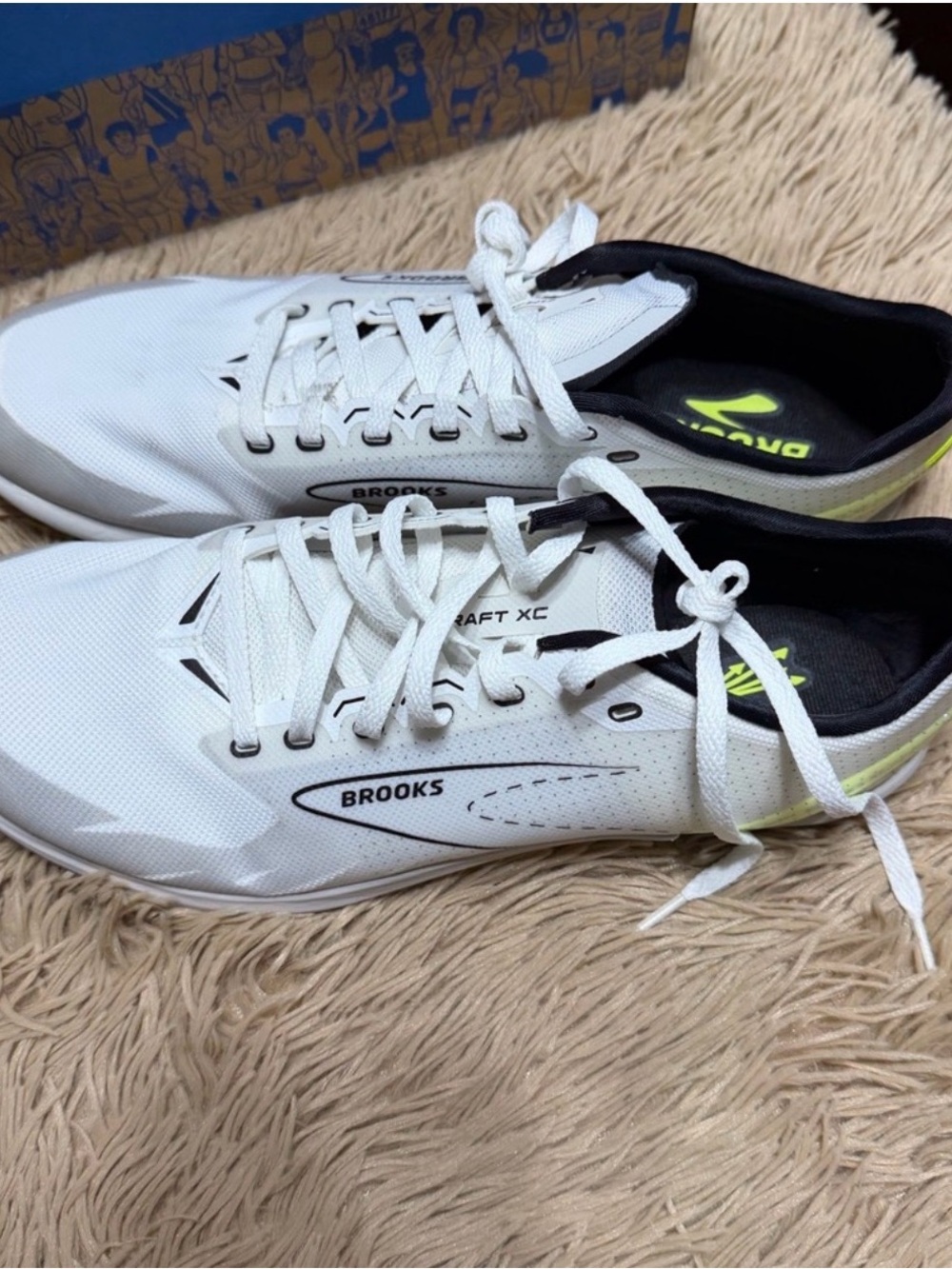 Brooks White Black Neon Yellow Men’s Athletic Shoes 11.5